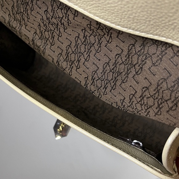 Yves Saint Laurent Vintage Cream Leather Bag - Picture 10 of 13